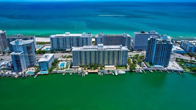 Foto del edificio - 5600 Collins Ave