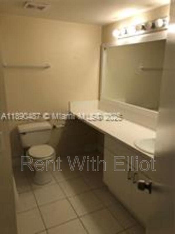 Foto del edificio - 470 S Park Rd