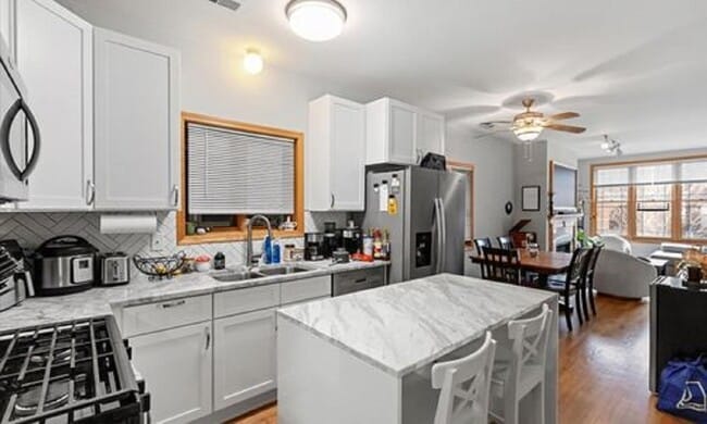 Building Photo - 2033 W Huron St