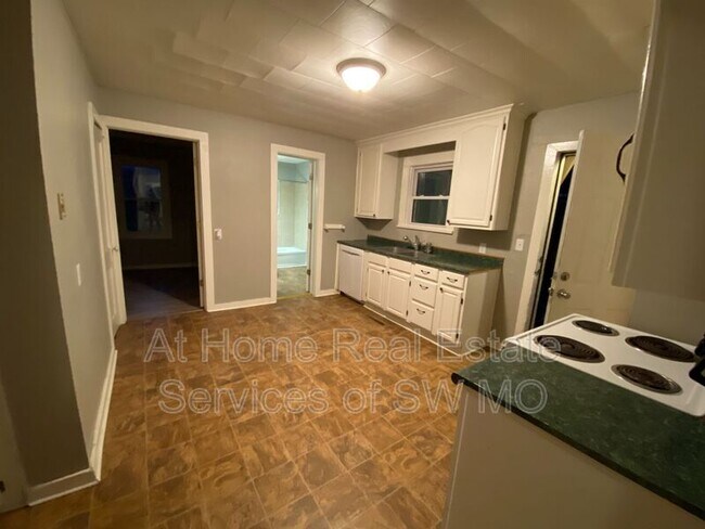 Foto del edificio - 2139 N Benton Ave
