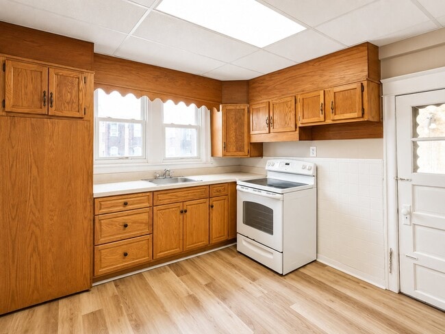 Building Photo - 409 N Daggett St