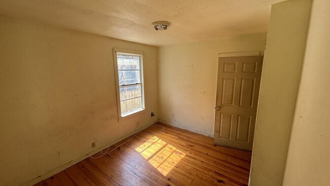 Building Photo - 4735 Clayton Dr