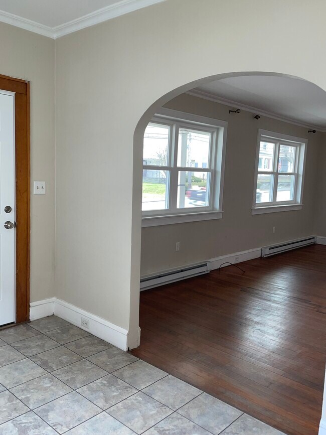 406 S Main St Unit 1, Taylor, PA 18517 Apartments in Taylor, PA