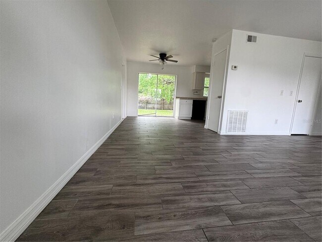 Foto del edificio - 5738 Cardinal Guard Ave