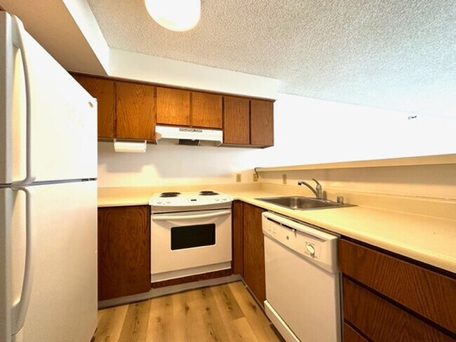 Foto del edificio - 1 Bedroom, 1 Bathroom, 1 Open Parking (Hal...