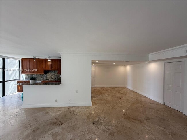 Building Photo - 18181 NE 31st Ct