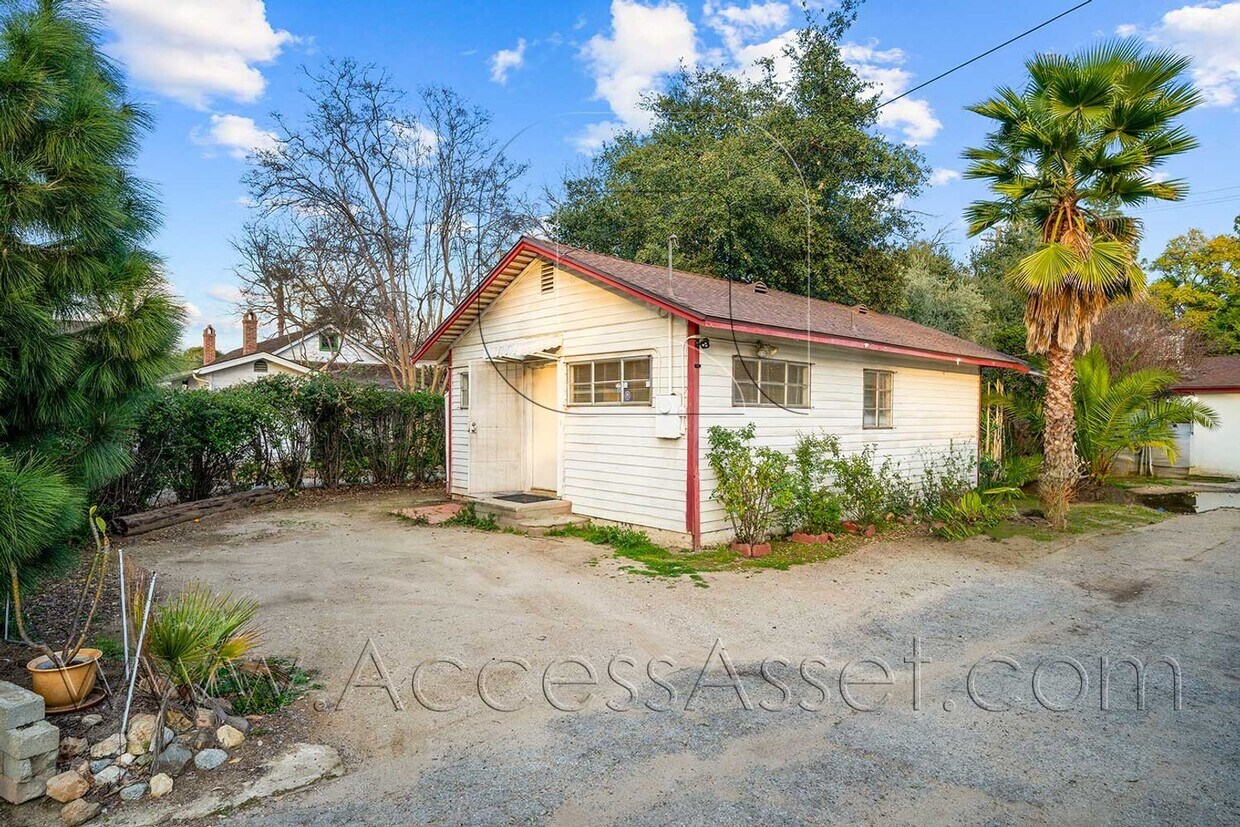 Primary Photo - Comforting Charm 1 Bed / 1 Bath Home In Po...