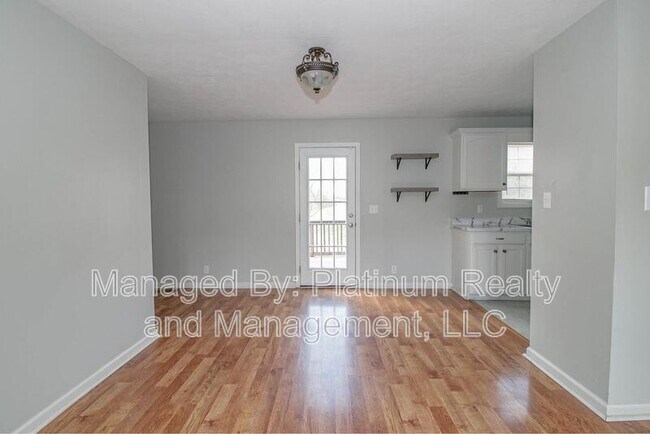 Foto del edificio - 1842 Twin Rivers Rd