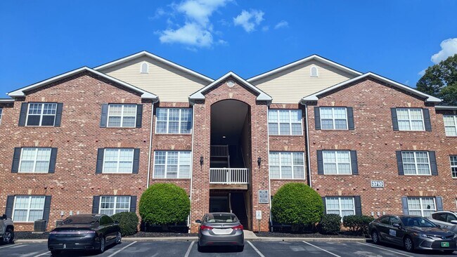 Building Photo - 3710 Cotswold Ave