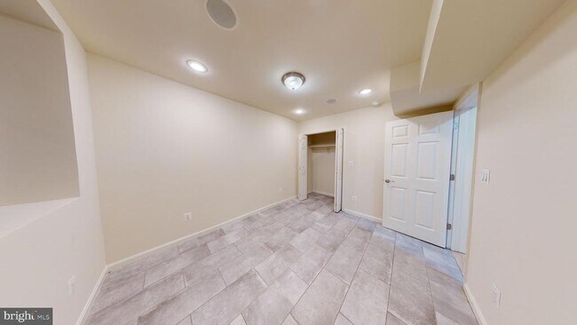 Foto del edificio - 607 Kenyon St NW