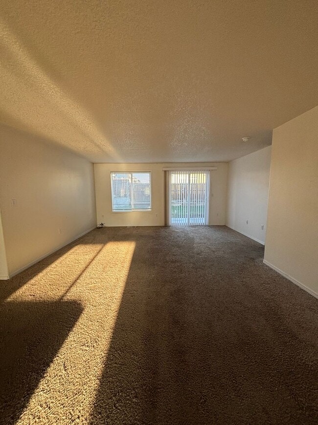 Foto del edificio - 3 Bed 2 Bath Home in Sage Point Area!