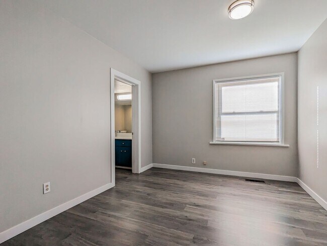 Foto del edificio - Move in ready 3 bed 1 bath home w/main lev...