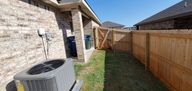 Building Photo - 115 Appalachian Trl
