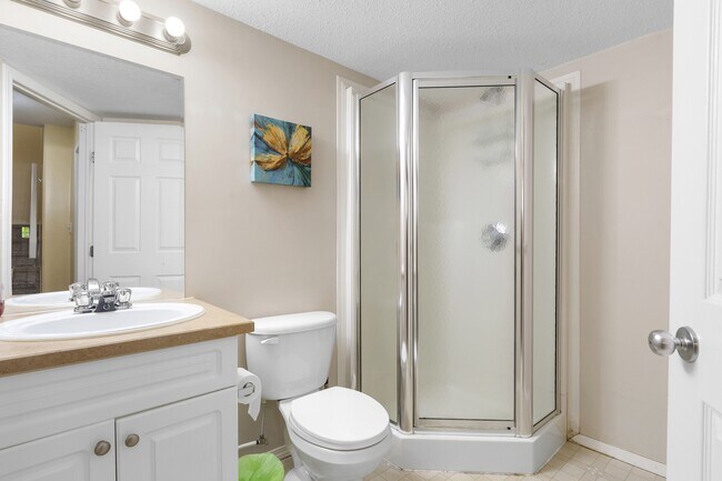 Photo du bâtiment - 10150-10150 121 Ave