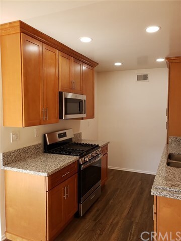 Foto del edificio - 2115 E Almont Ave