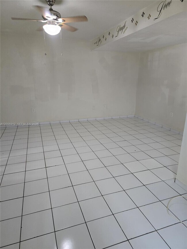 Building Photo - 5100 SW 41st St