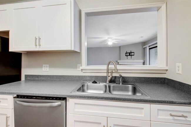 Building Photo - 1131 Village Creek Lane Apt #1, Mount Plea...