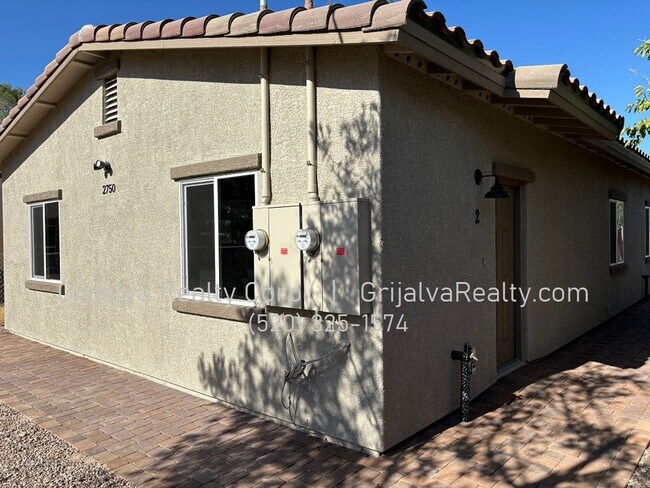 Building Photo - 2750 La Verne Ave N