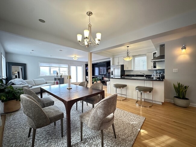 Foto del edificio - 4142 N Maplewood Ave