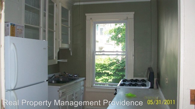 Building Photo - 2 br, 1 bath Apartment - 210 Howell St.