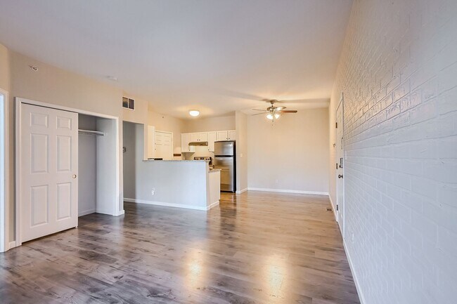 Foto del edificio - Two Bedroom Condo in Westminster