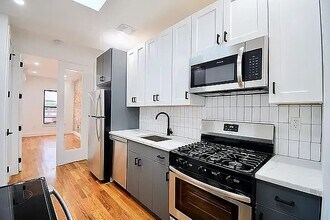 Building Photo - 588 Quincy St