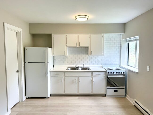 Building Photo - Discover Peaceful Living at Black Creek Ap...