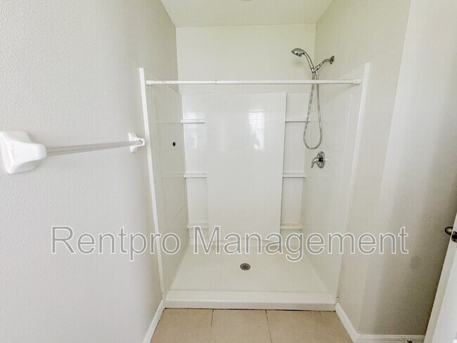 Foto del edificio - 405 Gris Sky Ln