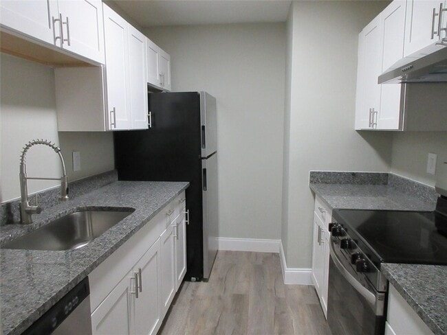 Foto del edificio - 4280 Woodside Dr