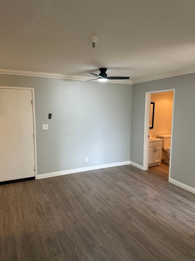 Foto del edificio - 5811 Tujunga Ave
