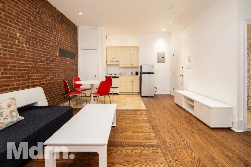 Primary Photo - 13 E 32nd St