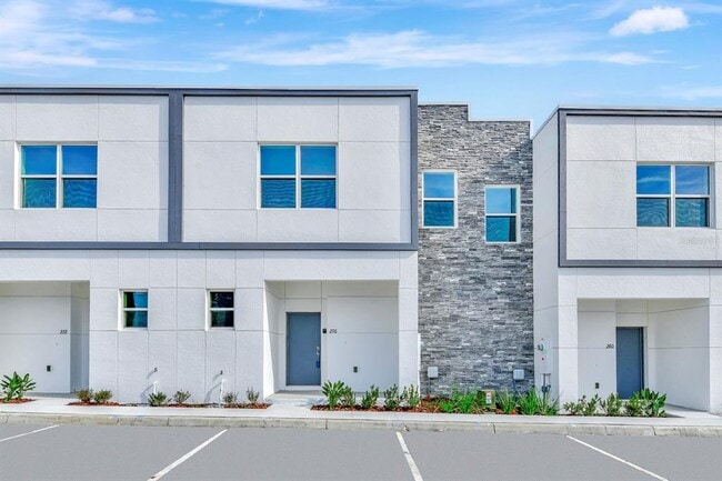 Foto del edificio - 372 Famagusta Dr