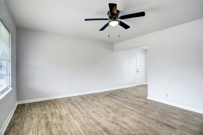Foto del edificio - 6601 Landor St