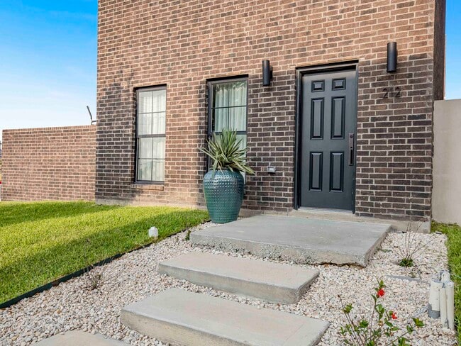 Building Photo - 210 Veracruz Dr