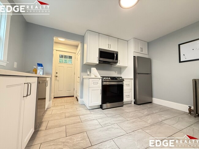 Foto del edificio - 9 Brooksdale Rd