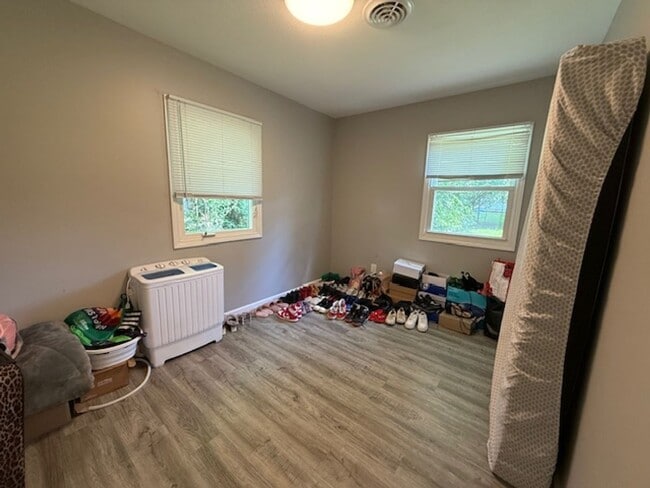 Building Photo - Charming Urbana Home with Spacious Backyard & Modern Touches