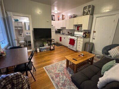 Building Photo - 448 Park Dr