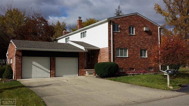 Building Photo - 46027 Vanker Ave