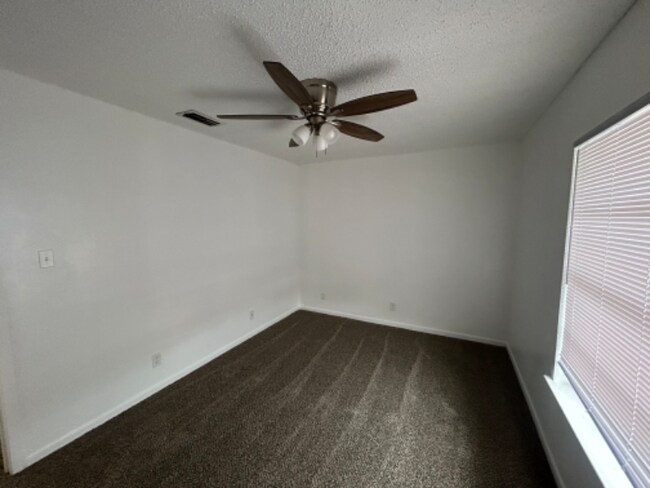 Foto del edificio - 1702 Kirk Ave
