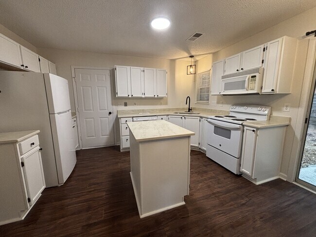 Foto del edificio - Newly Renovated 3 BR 2.5 Bath home in Oak ...