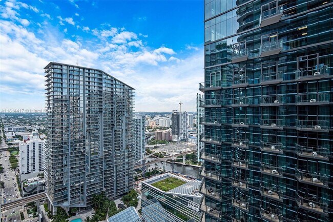 Building Photo - 801 S Miami Ave
