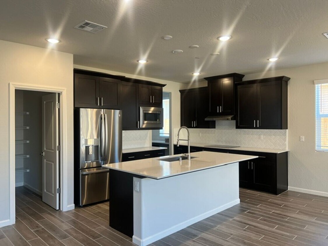 Building Photo - Granville Realty Rental Home