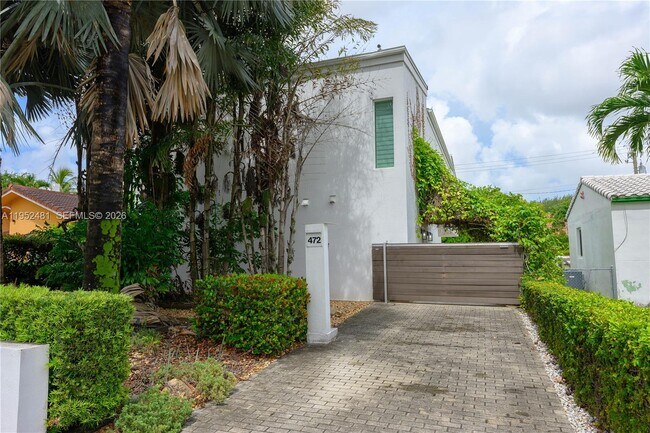 Building Photo - 472 Minola Dr