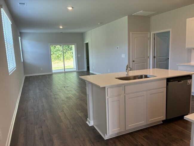 Foto del edificio - 6619 Japonica Ln