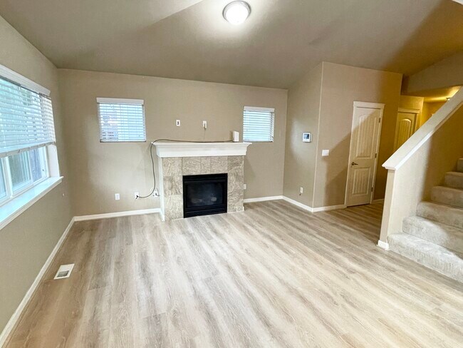 Building Photo - 1511 Farina Loop SE