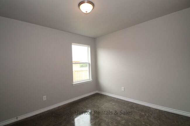Foto del edificio - 308 Lowes Blvd