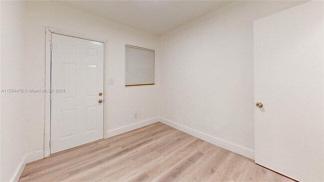 Foto del edificio - 3016 NW 2nd St
