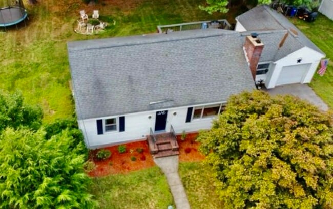 Building Photo - 5 Bisson St