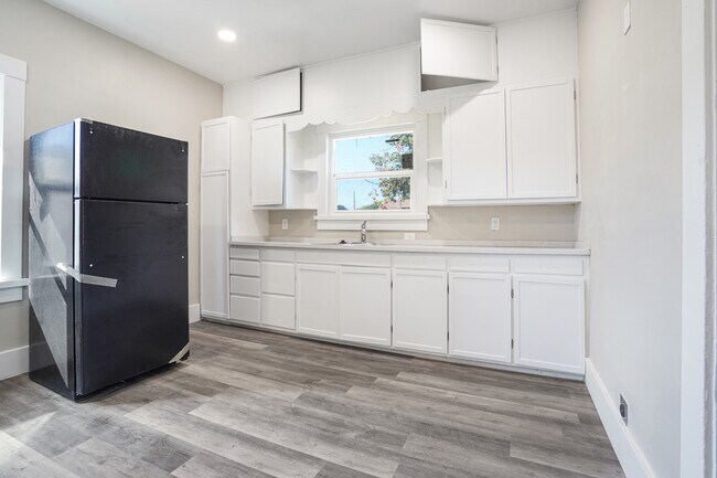 Foto del edificio - 1601 Miller Ave