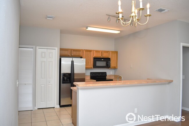 Foto del edificio - Two Bedroom Condo in West Jax